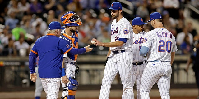 New York Mets manager Buck Showalter takes the ball from pitcher David Peterson during the first inning of the team's baseball game against the Chicago Cubs on Wednesday, Sept. 14, 2022, in New York.