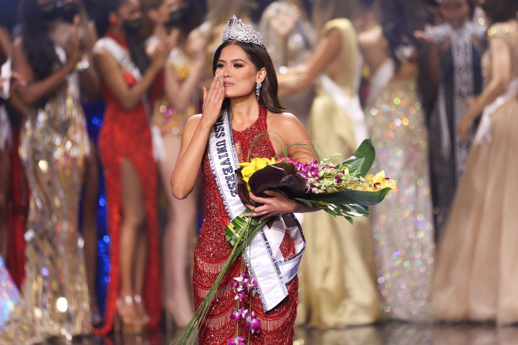  Miss Mexico Andrea Meza is crowned Miss Universe 2020 onstage at the 69th Miss Universe competition at Seminole Hard Rock Hotel & Casino on May 16, 2021 in Hollywood, Florida. 