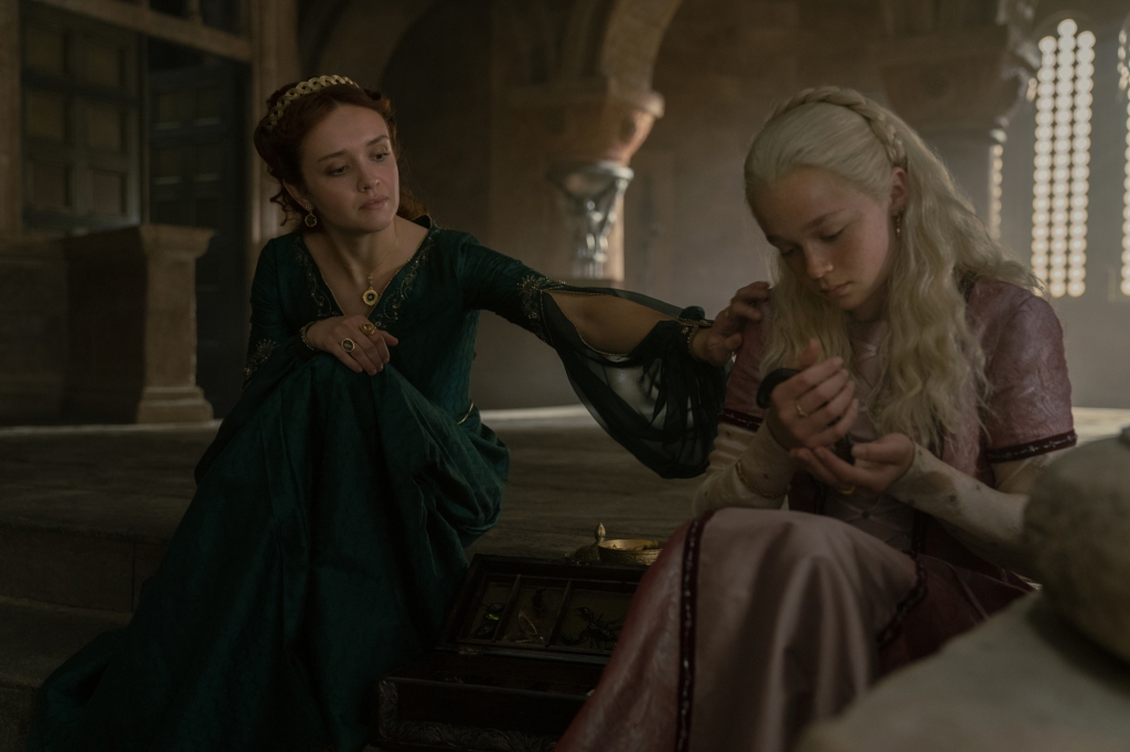 Alicent (Olivia Cooke) with her daughter (Evie Allen) on "House of the Dragon." 