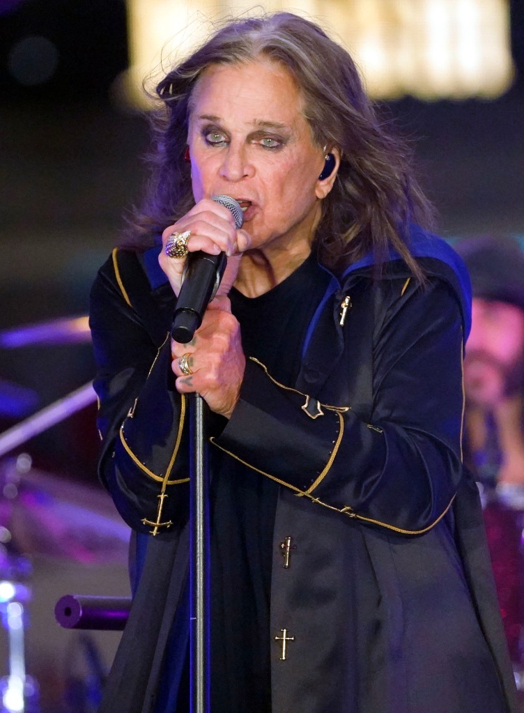 Musician Ozzy Osbourne performs during half-time of the NFL game between the Los Angeles Rams and the Buffalo Bills at SoFi Stadium on September 08, 2022 in Inglewood, California

Pictured: Ozzy Osbourne
Ref: SPL5410834 080922 NON-EXCLUSIVE
Picture by: London Entertainment / SplashNews.com

Splash News and Pictures
USA: +1 310-525-5808
London: +44 (0)20 8126 1009
Berlin: +49 175 3764 166
photodesk@splashnews.com

World Rights,