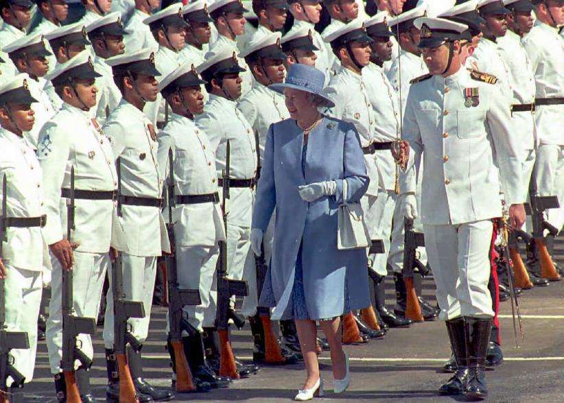 Accompanied by Vice-Admiral RC Simpson Anderson, the former Chief of the South African Navy, Queen Elizabeth greeted the South African soldiers on her 1997 trip to Cape Town.