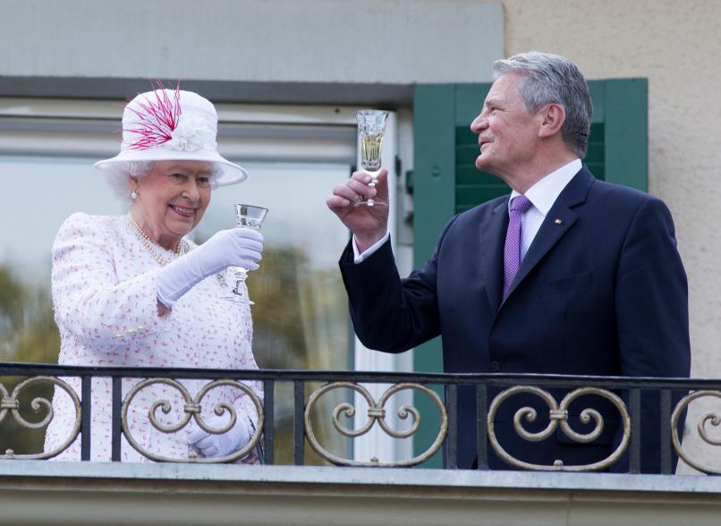 At a 2015 garden party at the British Embassy in Berlin, Queen Elizabeth clinked glasses with the former president of Germany, Joachim Gauck.