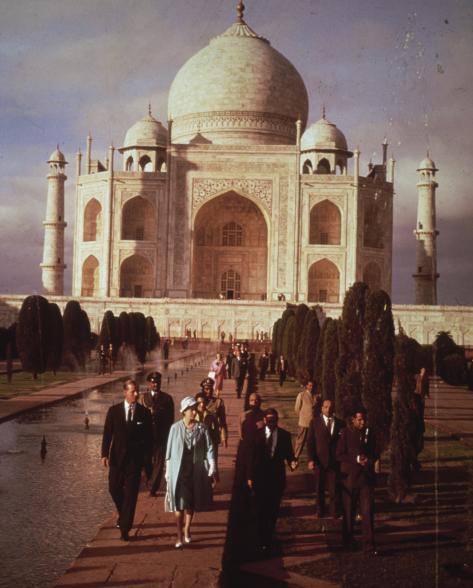 On the same 1961 trip to India, Queen Elizabeth and Prince Philip paid a visit to the Taj Mahal.