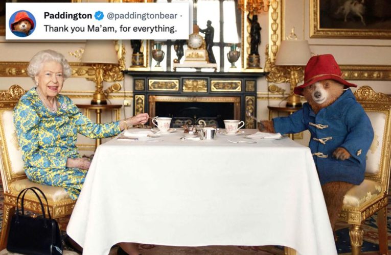 Paddington Bear pays tribute to Queen Elizabeth