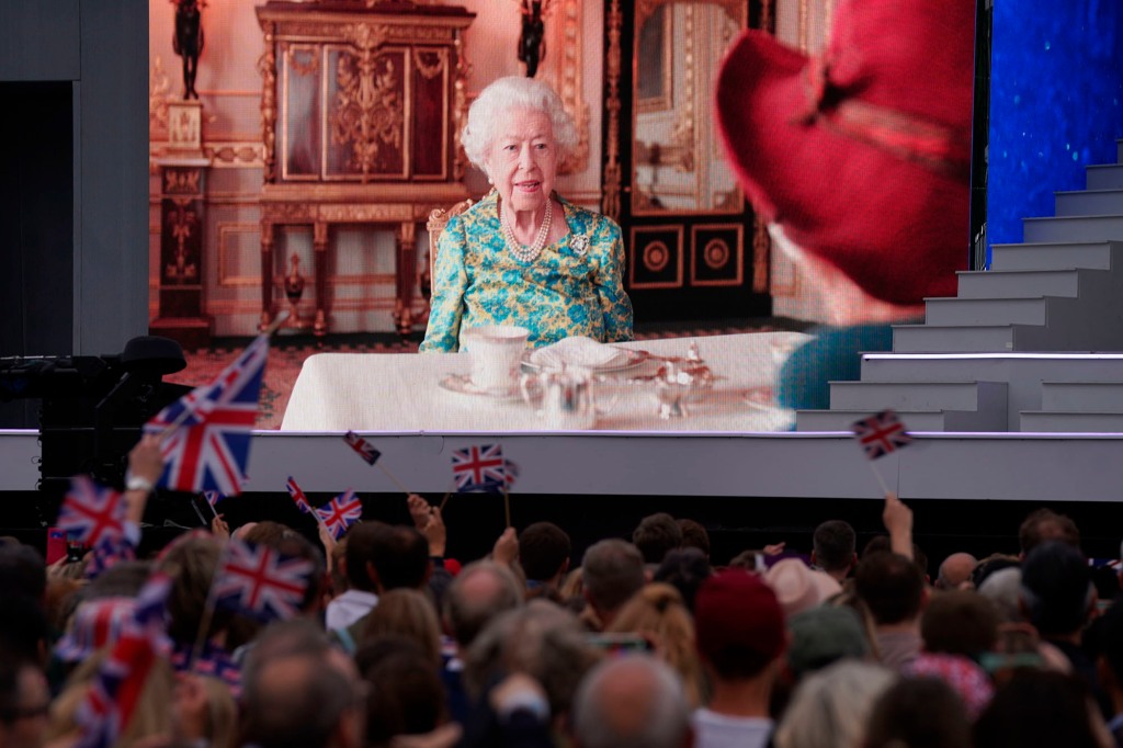 According to insiders, the Queen kept the skit quiet from her entire family.