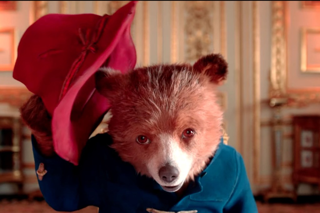 After a series of accidents Paddington offers the Queen a sandwich from his hat.