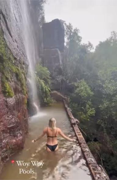 A picture of someone swimming in the woy woy pool at an Australian national park.