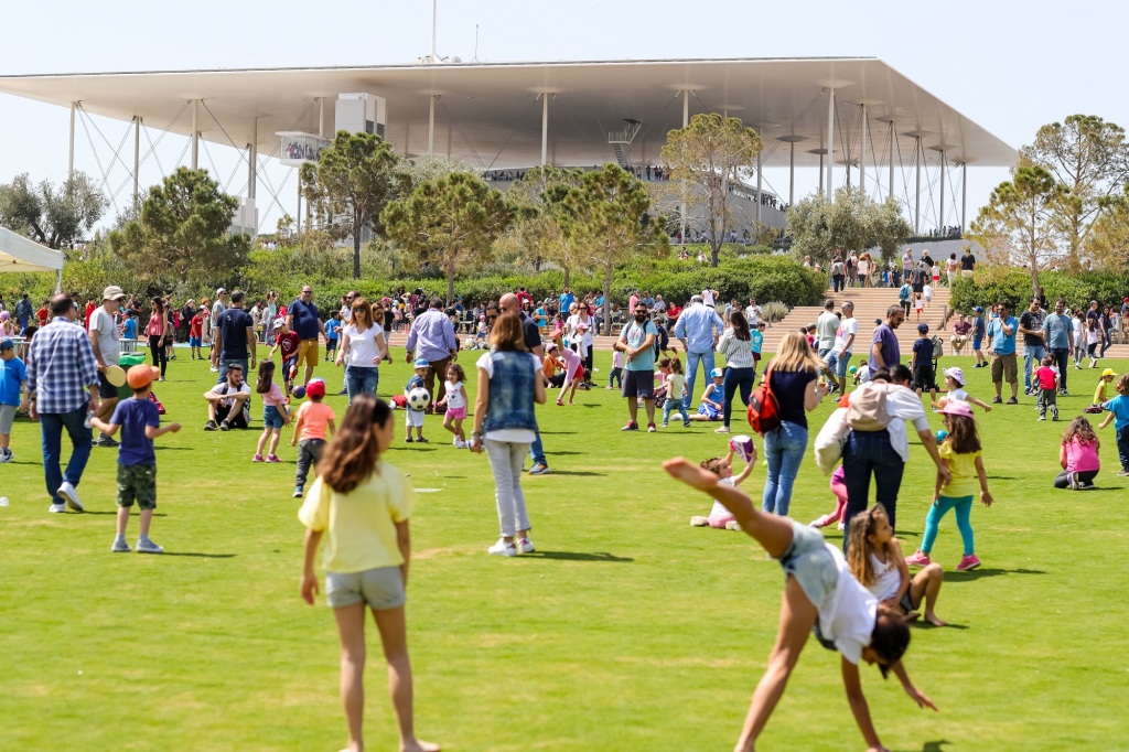 Exterior of Stavros Niarchos Park.