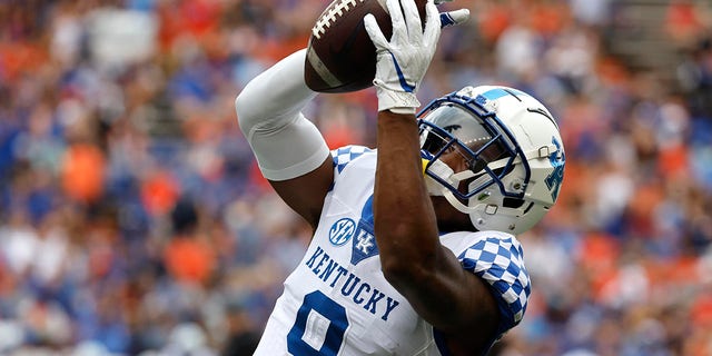 Kentucky Wildcats wide receiver Tayvion Robinson (9) against the Florida Gators prior to the game at Ben Hill Griffin Stadium.