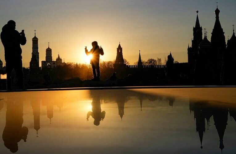 What is life like for the expats still left in Moscow?