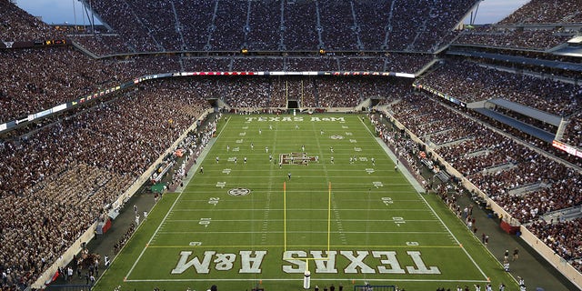 General view as Mississippi State Bulldogs kicks off to the Texas A&amp;amp;M Aggies in the first quarter on Oct. 3, 2015 at Kyle Field in College Station, Texas. 