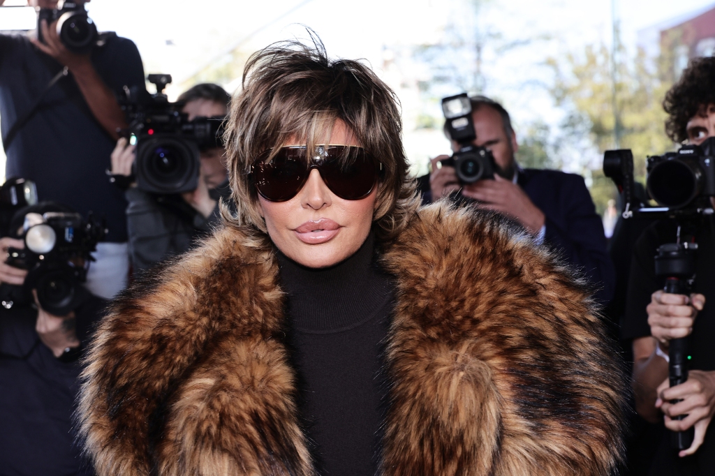 A feud between 'Beverly Hills' housewife Lisa Rinna (pictured) and cast member Kyle Richards has BravoCon organizers on watch.