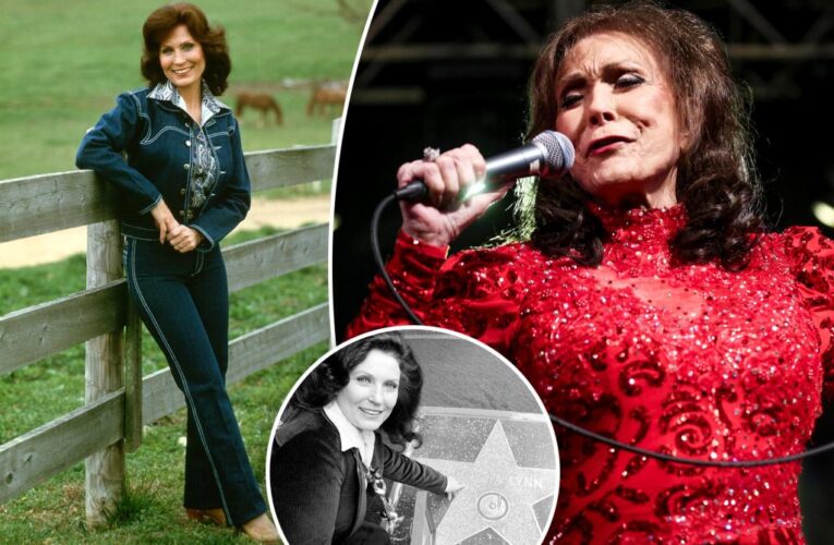 Loretta Lynn, ‘Coal Miner’s Daughter’ icon and country singer, dead at 90
