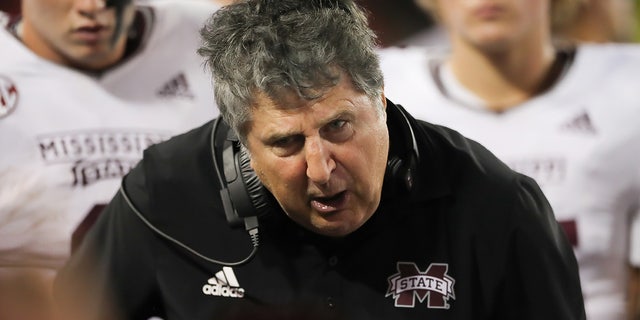  Head coach Mike Leach of the Mississippi State Bulldogs speaks to his team during the NCAA football game between the Mississippi State Bulldogs and the Arizona Wildcats at Arizona Stadium on September 10, 2022, in Tucson, Arizona. 