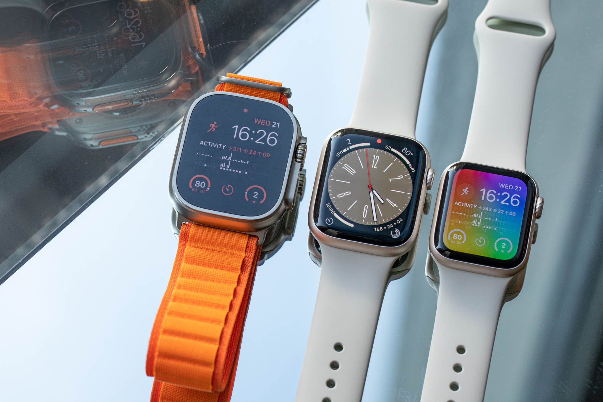 From left to right: The Apple Watch Ultra, Series 8, and SE (2002) on top of a mirror