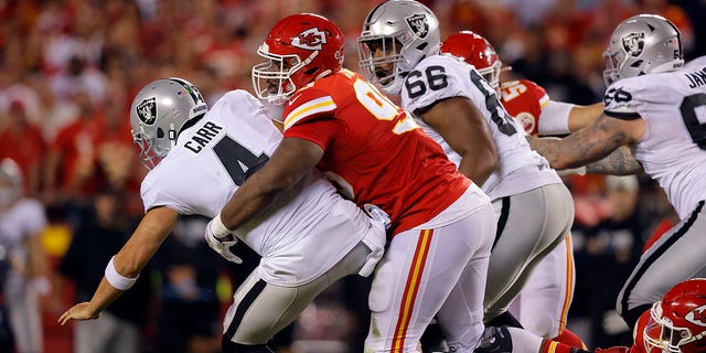 Chris Jones' hit on Derek Carr ignited social media.