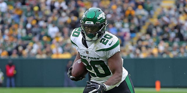 Breece Hall #20 of the New York Jets runs for yards during a game against the Green Bay Packers at Lambeau Field on Oct. 16, 2022 in Green Bay, Wisconsin.  The Jets defeated the Packers 27-10.