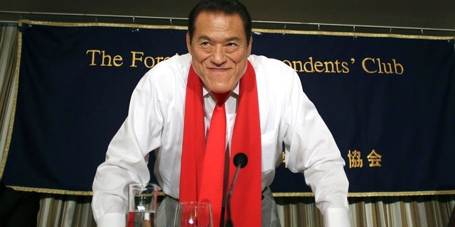 Japanese pro-wrestler-turned-politician Kanji "Antonio" Inoki bows at the end of a news conference at the Foreign Correspondents' Club of Japan in Tokyo on Aug. 21, 2014.