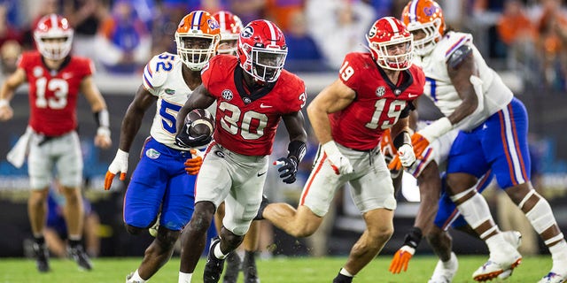 JACKSONVILLE, FLORIDA - OCTOBER 29: Daijun Edwards #30 of the Georgia Bulldogs runs the ball during the second half of a game against the Florida Gators at TIAA Bank Field on October 29, 2022 in Jacksonville, Florida.