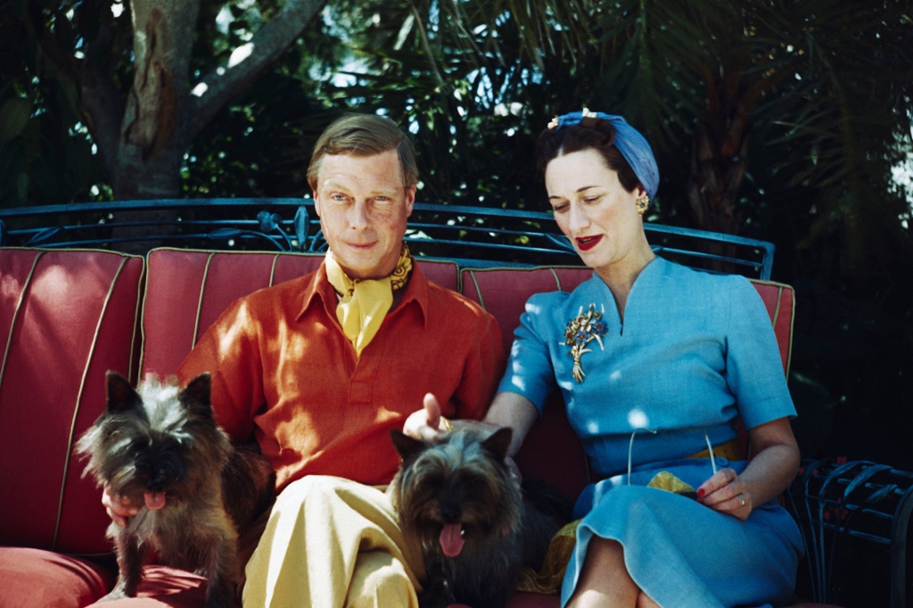 The Duke and Duchess of Windsor seated outdoors with two small dogs. (Photo by Bettmann via Getty Images)