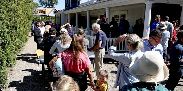 Martha's Vineyard residents line up in front of St. Andrews Parish House to donate food to recently arrived migrants Sept. 15, 2022.