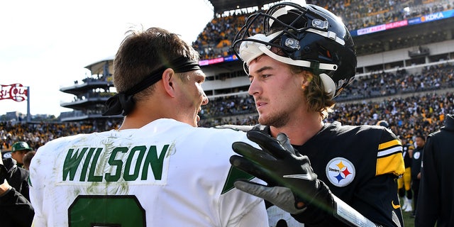 Zach Wilson of the New York Jets and Kenny Pickett of the Pittsburgh Steelers meet after the Jets beat the Steelers, 24-20, at Acrisure Stadium in Pittsburgh on Oct. 2, 2022.