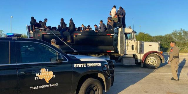 The Texas Department of Public Safety is seen halting a human smuggling attempt on I-35.