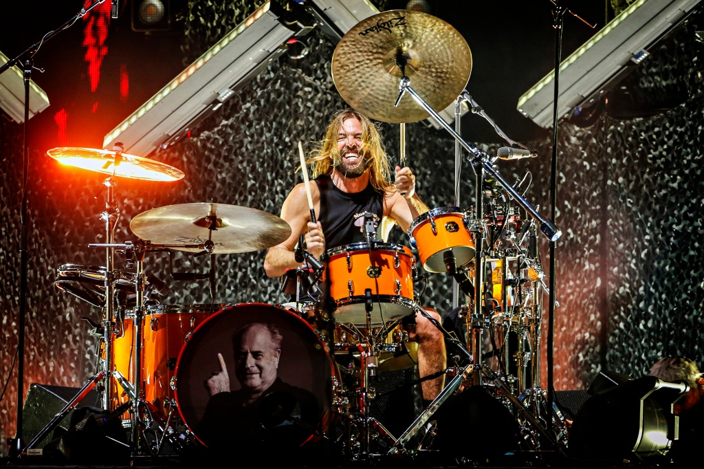 Taylor Hawkins playing drums.
