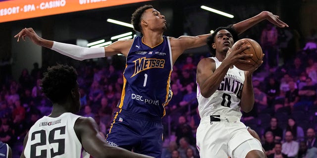 Boulogne-Levallois Metropolitans 92's Victor Wembanyama, center, guards NBA G League Ignite's Scoot Henderson, right, during the first half of an exhibition basketball game Tuesday, Oct. 4, 2022, in Henderson, Nevada. 