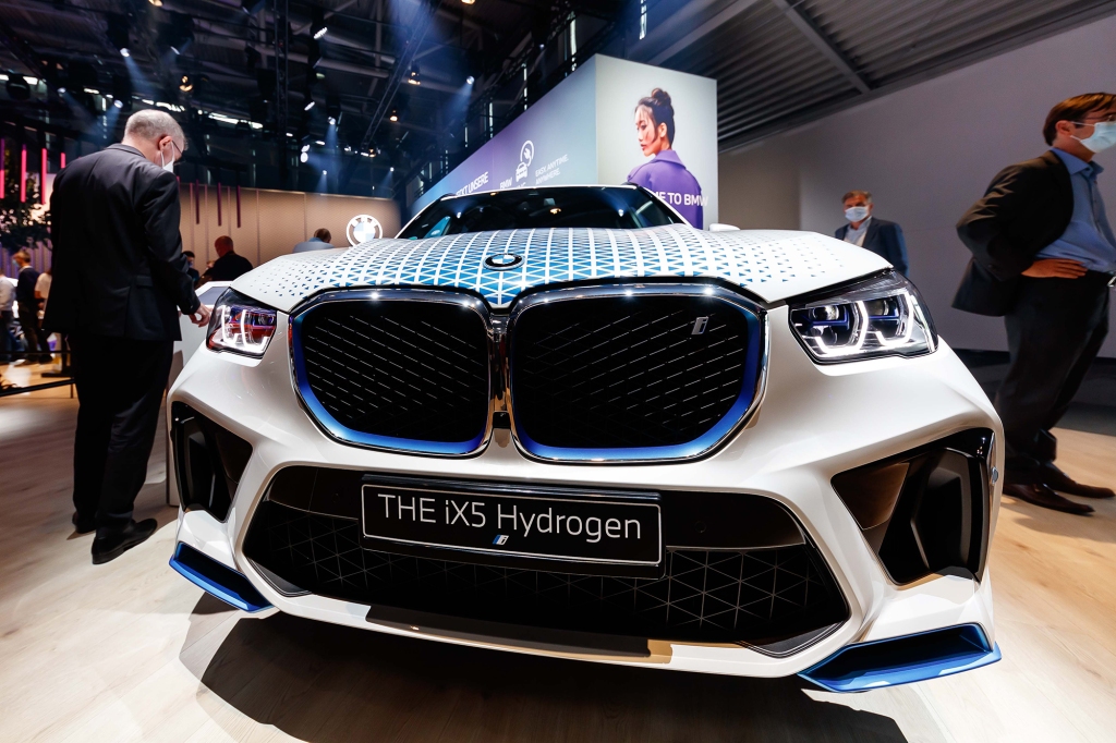  BMW iX5 Hydrogen with fuel cell technology. 