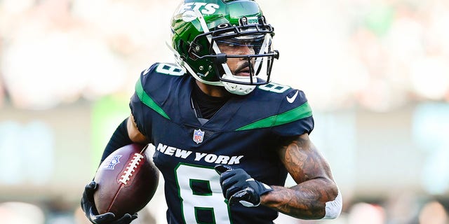 Elijah Moore of the New York Jets runs with the ball against the Philadelphia Eagles at MetLife Stadium in East Rutherford, New Jersey on Dec. 5, 2021.