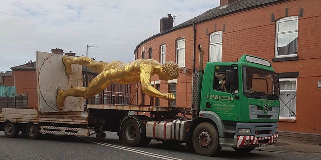 Wigan's statue is towed away on Oct. 11 following advice from the town council. 