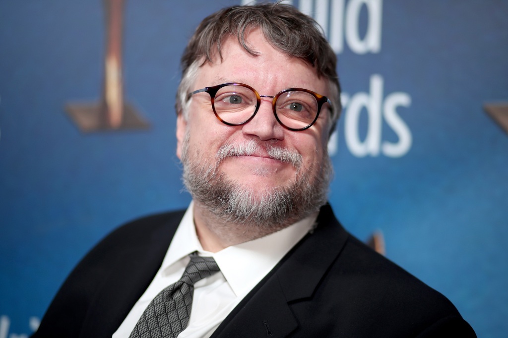 Guillermo del Toro came to a fierce defense of Martin Scorsese online.