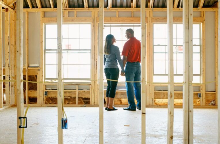 US housing market in ‘free fall’ as builder confidence suffers ‘disastrous’ drop: economist