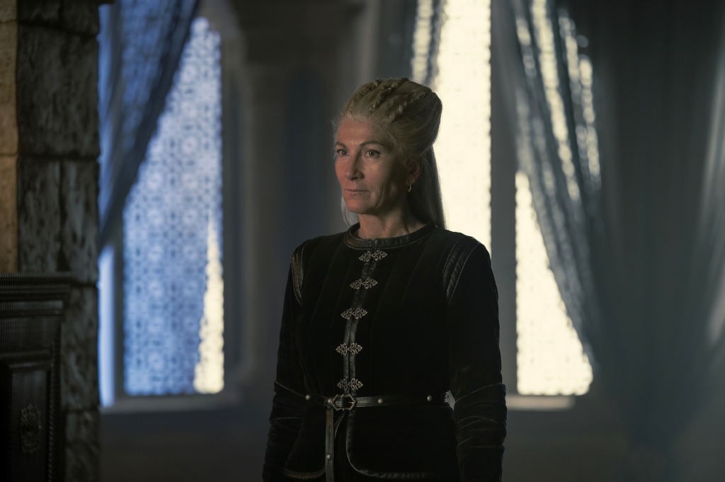 Rhaenys (Eve Best) in "House of the Dragon." 