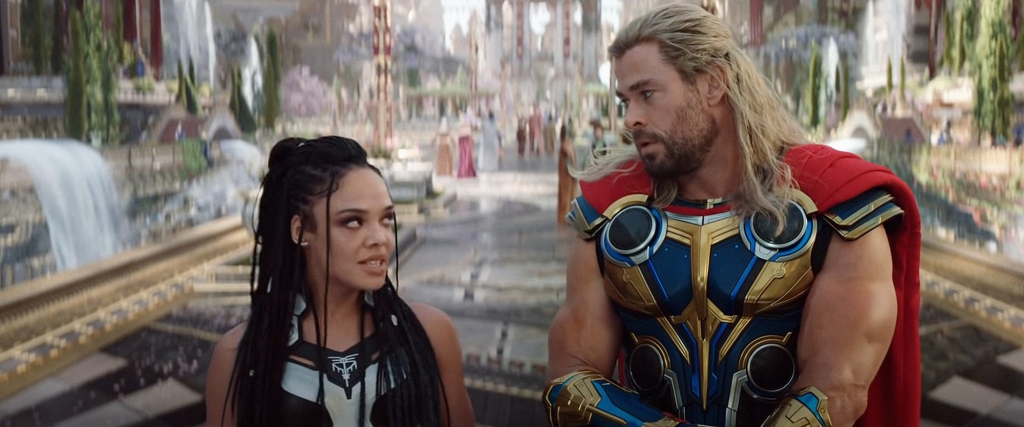 THOR: LOVE AND THUNDER, from left: Tessa Thompson as Valkyrie, Chris Hemsworth as Thor, 2022.  © Walt Disney Studios Motion Pictures / © Marvel Studios / Courtesy Everett Collection