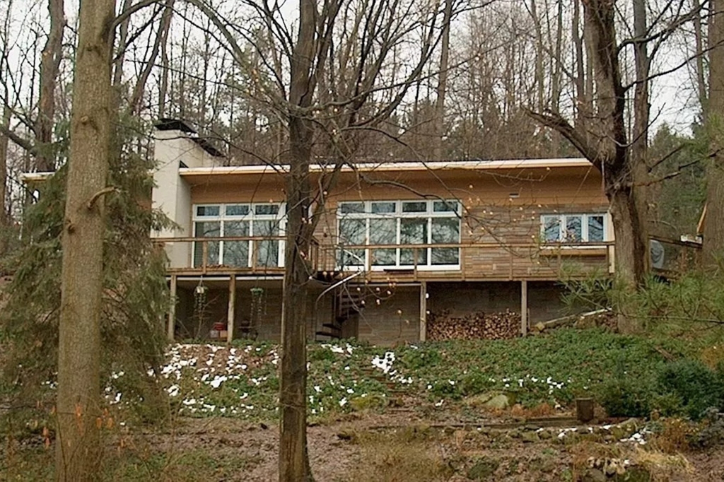 The 3-bed, 3-bath is located on a large 1.5-acre lot in Bath Township, an affluent suburb of Akron, and is currently estimated to be worth $372,000 by Zillow. 