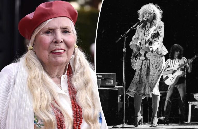 Joni Mitchell to perform first headline show in 23 years