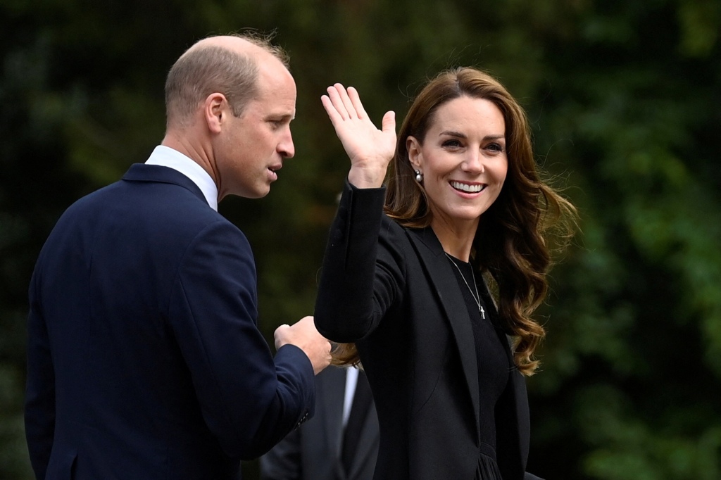 KING'S LYNN, ENGLAND - SEPTEMBER 15: Prince William, Prince of Wales and Catherine, Princess of Wales, greet members of the public outside the Sandringham Estate following the death of Queen Elizabeth II, on September 15, 2022 in King's Lynn, England. The Prince and Princess of Wales are visiting Sandringham to view tributes to Queen Elizabeth II, who died at Balmoral Castle on September 8, 2022. (Photo by Toby Melville - WPA Pool/Getty Images)