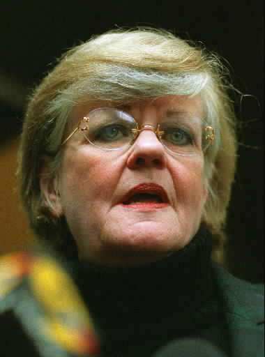 New York literary agent Lucianne Goldberg addresses a large assembly of media outside her apartment on Jan. 24, 1998 in New York.