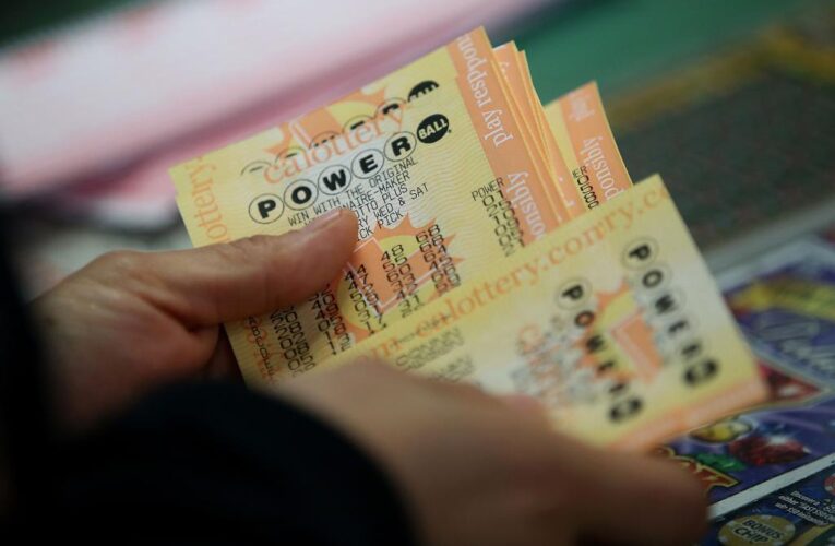 Powerball jackpot rises to $700M