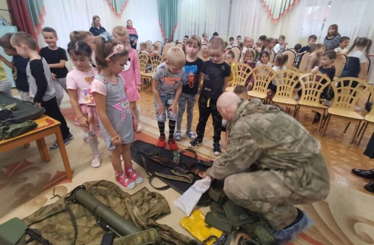 Russian kindergarteners learn how to use AK-47s, grenades