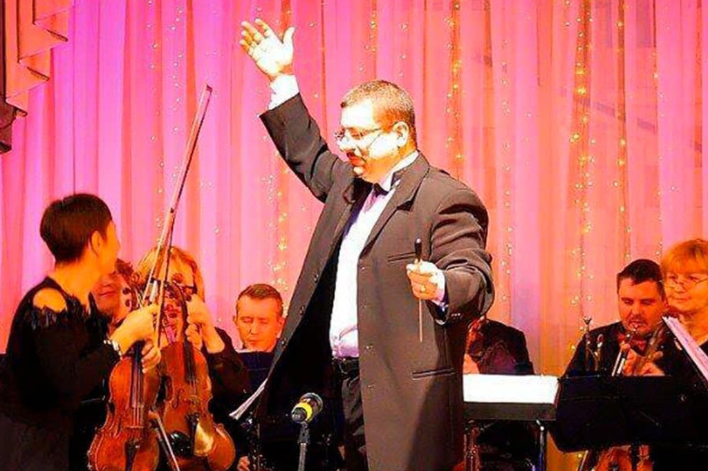 Kerpatenko conducting.