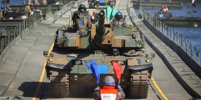 A South Korean soldier guides the tanks taking part in a joint river crossing operation drill between South Korean and U.S. troops, in Yeoju, South Korea, October 19, 2022. REUTERS/Kim Hong-Ji