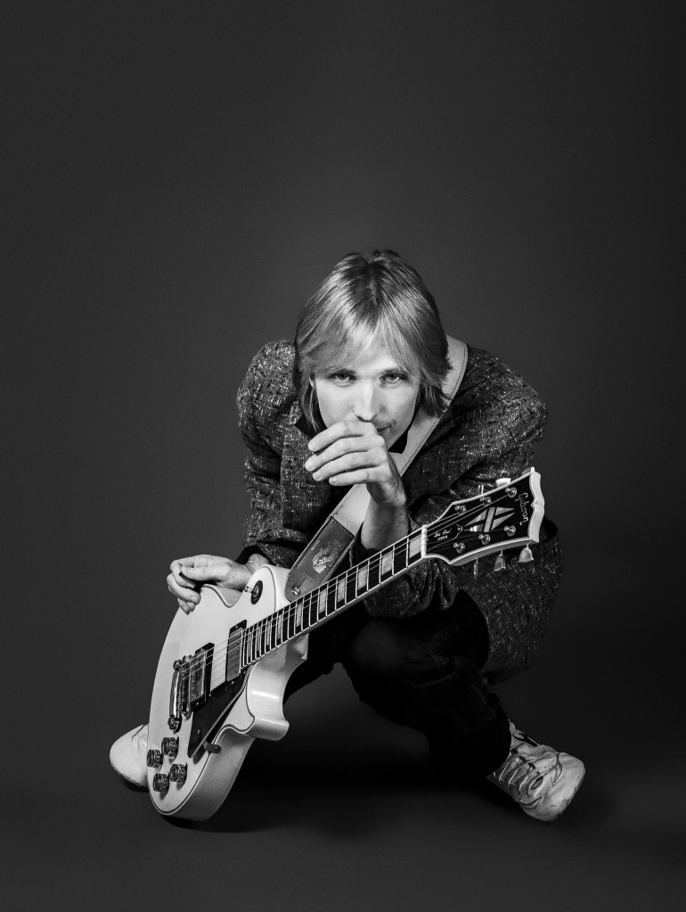 Goldsmith said that Tom Petty borrowed this pose from Bruce Springsteen after being on tour with The Boss.