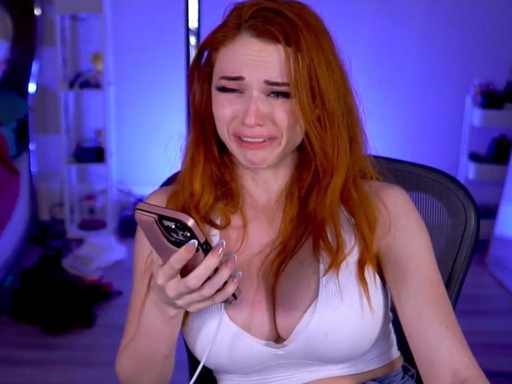 Kaitlyn “Amouranth” Siragusa crying on stream.