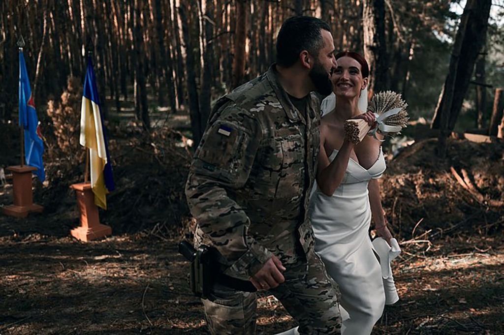 Evgenia Emerald and fellow soldier Evgeniy Stipanyuk at their wedding