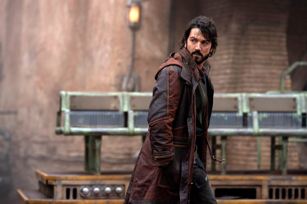 Diego Luna looking serious and walking. 