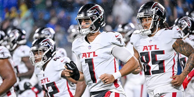 Marcus Mariota, #1 of the Atlanta Falcons, jogs with teammates during warmups against the Carolina Panthers at Bank of America Stadium on Nov. 10, 2022 in Charlotte, North Carolina. 