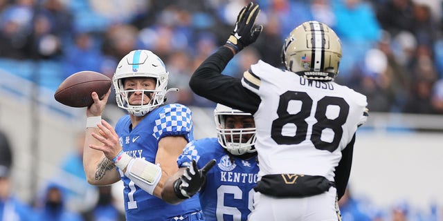 Will Levis (7) of the Kentucky Wildcats against the Vanderbilt Commodores at Kroger Field on Nov. 12, 2022, in Lexington, Ky. 